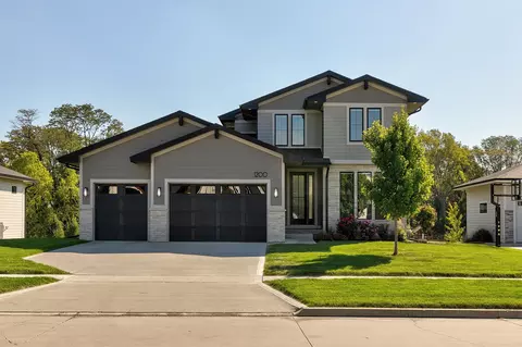 1200 S Wildfire Ave, West Des Moines, IA 50266