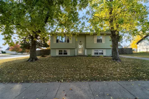 1401 Beverly Cir, Adel, IA 50003
