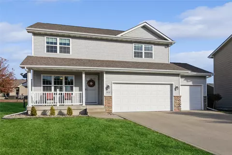 9737 Red Sunset Ct, West Des Moines, IA 50266
