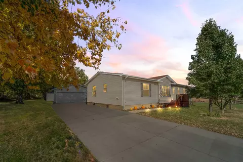 206 E 208 E Minerva St, Albion, IA 50005