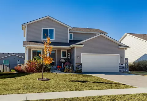 818 NE Meadow Landing Dr, Ankeny, IA 50021