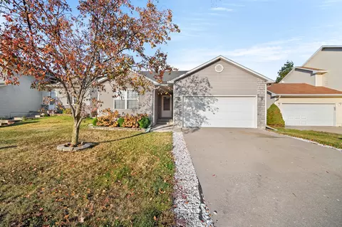 2632 Whispering Ridge Dr, Des Moines, IA 50320