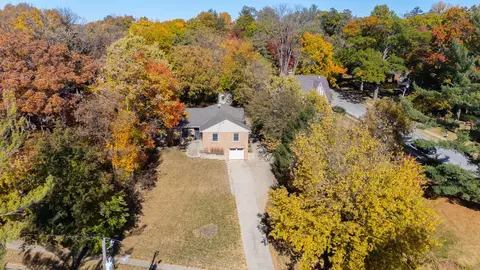 5709 N Waterbury Rd, Des Moines, IA 50312