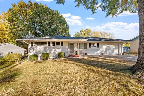 2115 NW 81st St, Clive, IA 50325