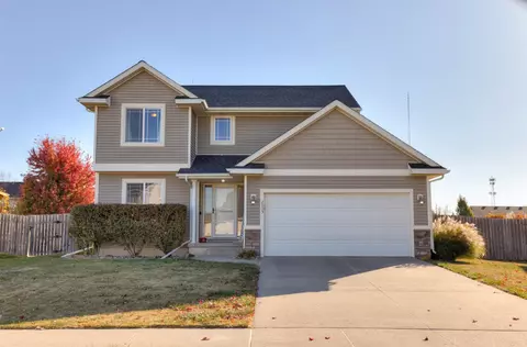 2905 SE Cobblestone Dr, Grimes, IA 50111