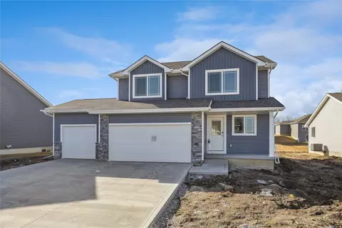 25096 Bluebird Cir, Adel, IA 50003
