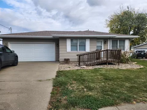 511 W Long Lane Dr, Knoxville, IA 50138