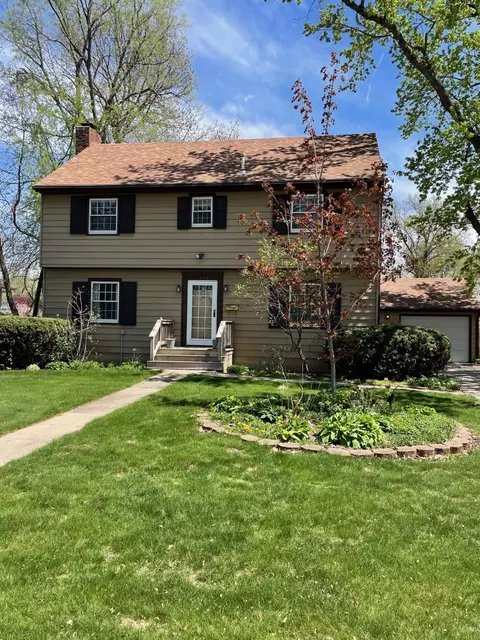 1414 Elm St, Grinnell, IA 50112