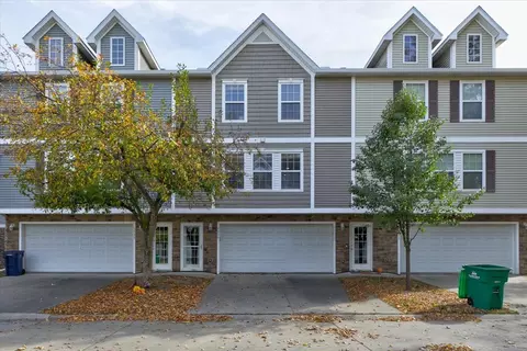 5535 Boston Ct, Johnston, IA 50131