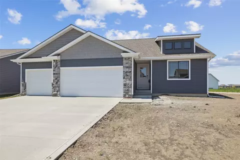 732 NE Deerfield Dr, Ankeny, IA 50021