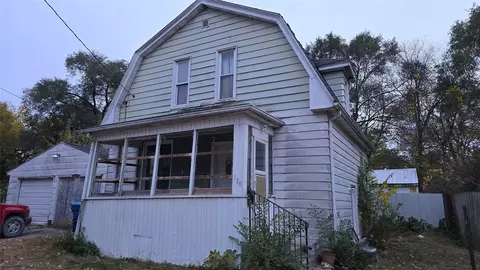 138 Smith St, Waterloo, IA 50703