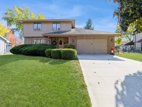 829 SE Uehlamar Dr, Ankeny, IA 50021