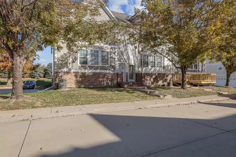 15203 Alpine Dr, Urbandale, IA 50323