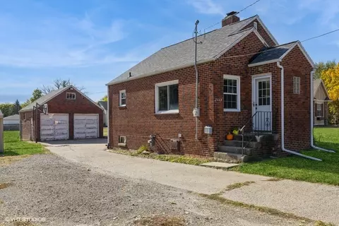2737 Easton Blvd, Des Moines, IA 50317