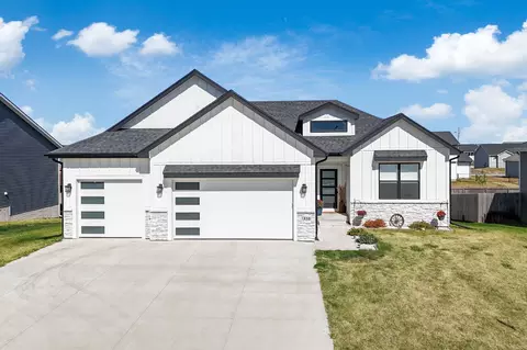 3416 NW Reinhart Dr, Ankeny, IA 50023