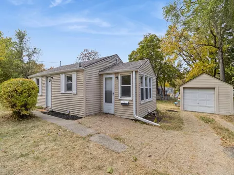 4012 52nd St, Des Moines, IA 50310