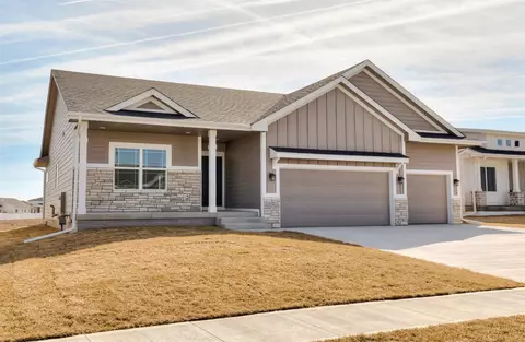 1029 Westridge St SW, Bondurant, IA 50035