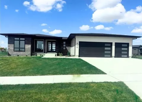 810 NW Prairie Rose Ln, Waukee, IA 50263