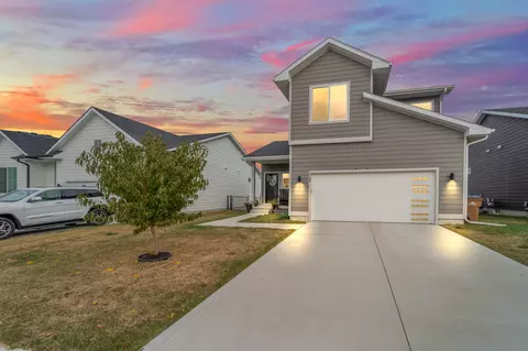 713 SE 69th St, Pleasant Hill, IA 50327