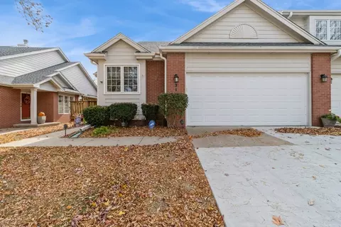 5925 Ep True Pkwy #31, West Des Moines, IA 50266
