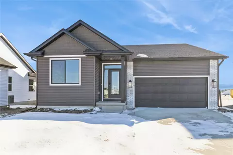310 NW Lavelle Ct, Waukee, IA 50263