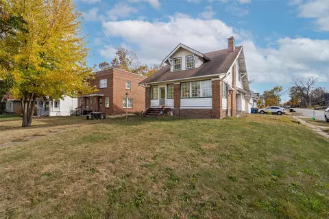 718 Hickman Rd, Des Moines, IA 50314