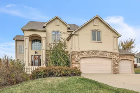 1257 Iowa St, Pella, IA 50219