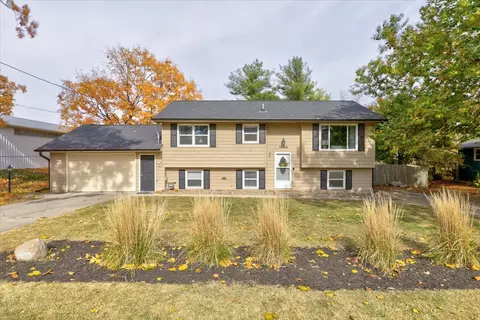 1803 Sugar Grove Ave, Dallas Center, IA 50063