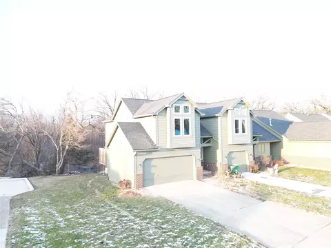 3707 Oak Creek Pl, West Des Moines, IA 50265