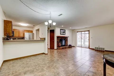 4805 86th St #5, Urbandale, IA 50322