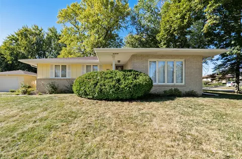 2630 Sherwood Dr, Des Moines, IA 50310