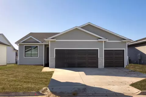 9748 Thorton Dr, Johnston, IA 50131