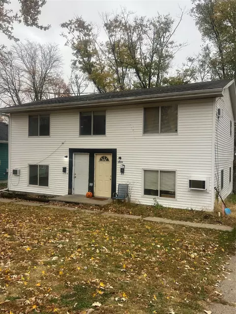 1933 E 33rd St, Des Moines, IA 50317