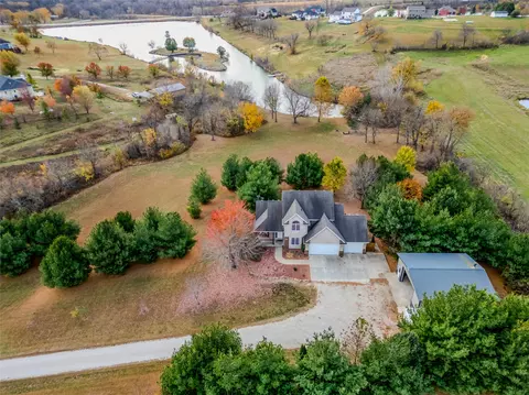 1419 Willow Ct, Cumming, IA 50061