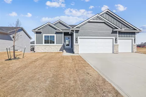 3001 Oak St, Norwalk, IA 50211