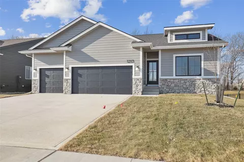 1213 Timber Ridge Dr, Norwalk, IA 50211