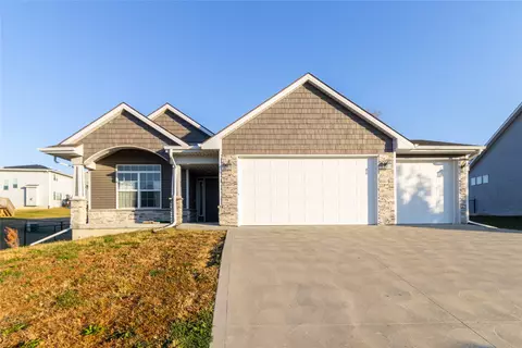 2607 Avery Dr, Norwalk, IA 50211