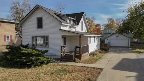 613 SW Cherry St, Ankeny, IA 50023