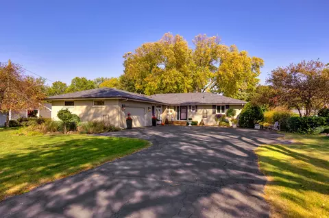 1409 Ashworth Rd, West Des Moines, IA 50265