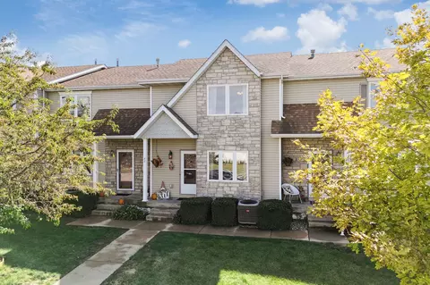 42 NE Sunrise Dr, Waukee, IA 50263