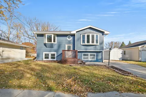 1120 S 5th Ave E, Newton, IA 50208