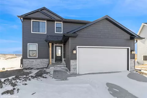 320 NW Lavelle Ct, Waukee, IA 50263