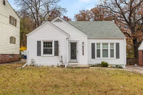 1158 Chautauqua Pkwy, Des Moines, IA 50314