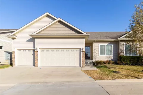 5205 Boulder Dr, Pleasant Hill, IA 50327