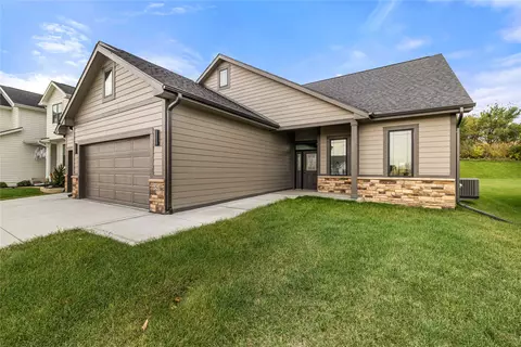 650 NW Georgetown Dr, Waukee, IA 50263