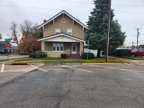 123 N 3rd St, Knoxville, IA 50138