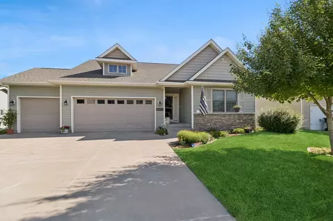 140 SE Pleasant View Dr, Waukee, IA 50263