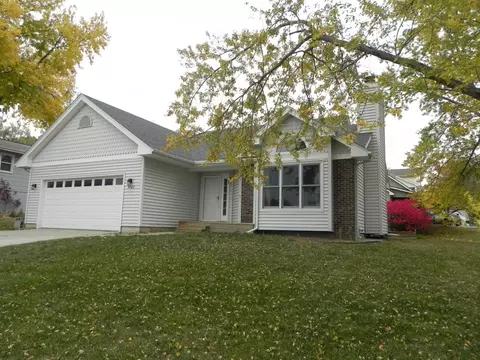 4962 Wakonda Dr, Norwalk, IA 50211