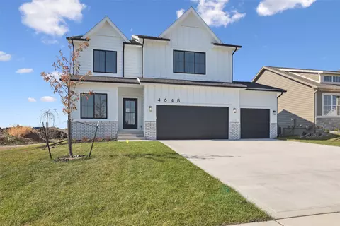 4648 179th St, Urbandale, IA 50323