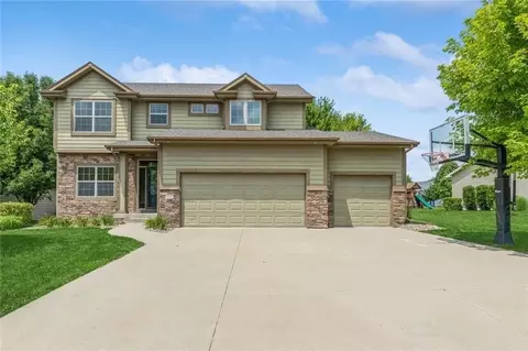 15203 Ridgemont Dr, Urbandale, IA 50323